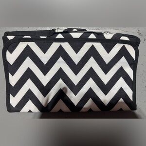 Unlisted Black and White Chevron Jewelry Organizer